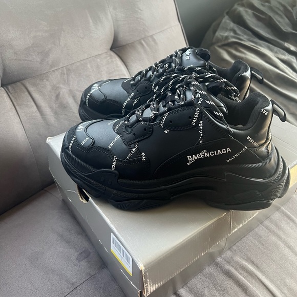 wore them 2x shoes are size 8 but run big like size9-9.5 - Picture 2 of 7